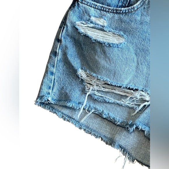 Levi’s 501 distressed light wash button fly denim cut off shorts - Picture 4 of 10